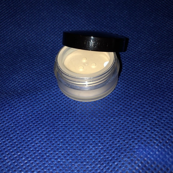 Translucent powder - Picture 1 of 5